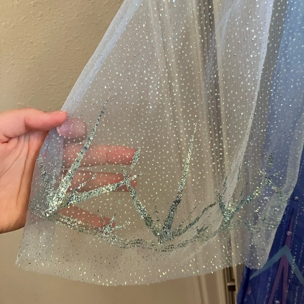 Frozen Elsa Costume M 7-8 - Picture 5 of 10